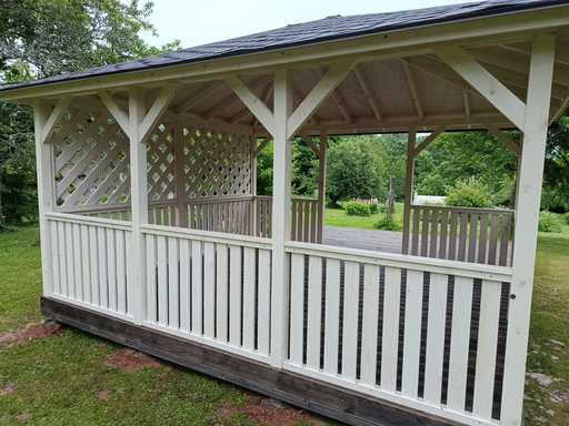 4x4.5 m Witte Houten Prieel — Elegant Tuinprieel met Terras en Mooi Ontwerp