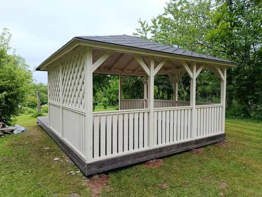 4x4.5 m Witte Houten Prieel — Elegant Tuinprieel met Terras en Mooi Ontwerp