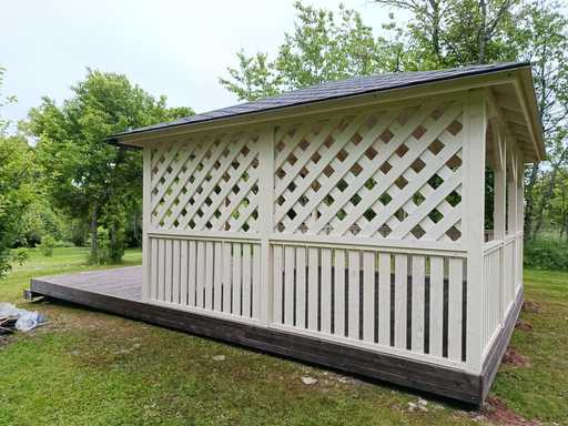 4x4.5 m Witte Houten Prieel — Elegant Tuinprieel met Terras en Mooi Ontwerp